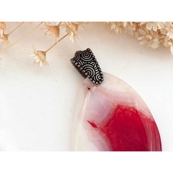 Red & White Polished Agate Crystal Oval Silver Toned Teardrop Vintage Pendant - Picture 3 of 12